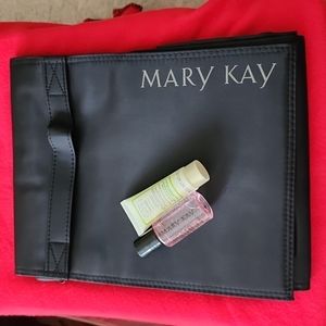 New Mary Kay Travel Roll-Up Cosmetic Bag / Hanger.+ free gifts